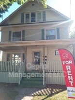 323 W Saginaw St in Lansing, MI - Building Photo