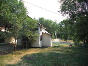 1209 8th St NW in Minot, ND - Foto de edificio - Building Photo