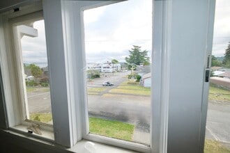 310 N Dean St in Coquille, OR - Building Photo - Building Photo