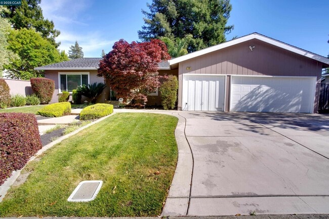 135 St Patricks Dr in Danville, CA - Building Photo - Building Photo