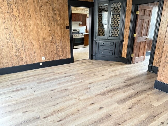 1104 W Macarthur Ave in Bloomington, IL - Building Photo - Building Photo