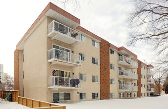 The Parkview in Edmonton, AB - Building Photo - Building Photo