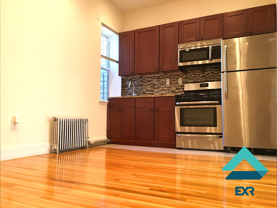 305 Clarkson Ave in Brooklyn, NY - Building Photo
