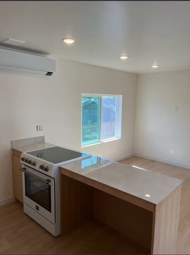 1495 Sydney St in San Luis Obispo, CA - Building Photo - Building Photo