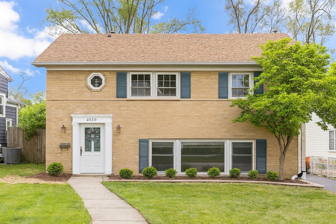 4520 Prince St in Downers Grove, IL - Building Photo