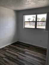 424 Columbus Ave, Unit #7 in New Smyrna Beach, FL - Foto de edificio - Building Photo