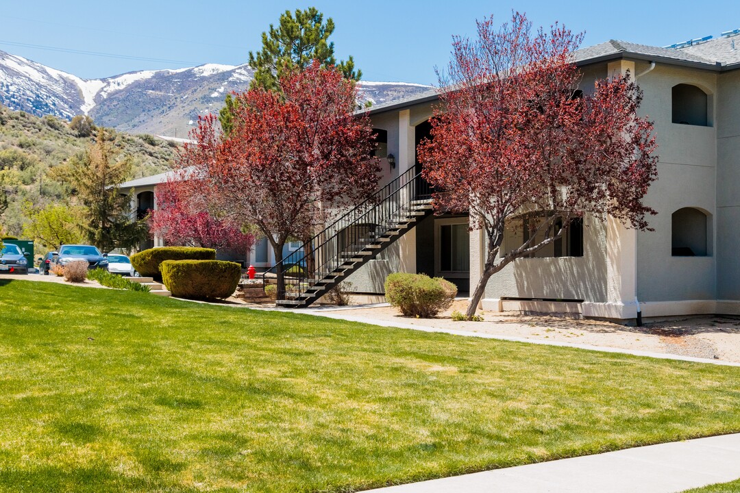 Silver Lake Apartments in Reno, NV - Building Photo