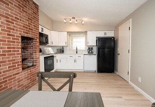 313 Suzanne Dr in Jacksonville, FL - Building Photo - Building Photo