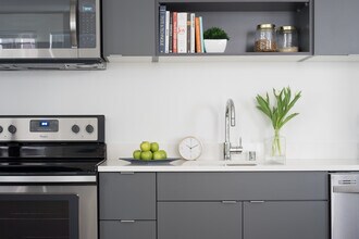 Heron Flats & Lofts in Redmond, WA - Building Photo - Building Photo