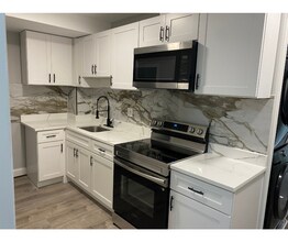 210 N Mount St in Baltimore, MD - Building Photo - Building Photo