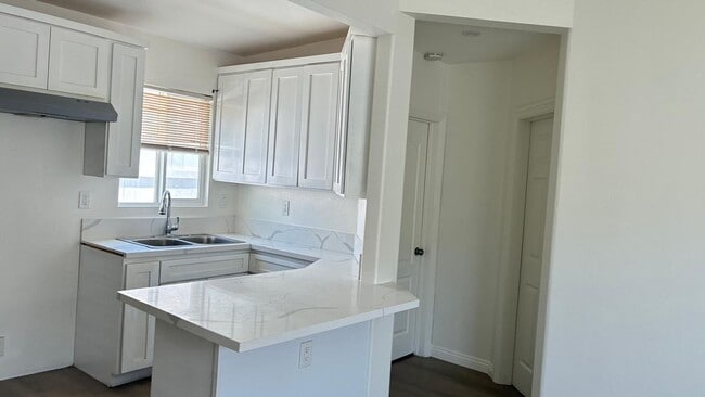 9521 Laurel St in Los Angeles, CA - Building Photo - Building Photo