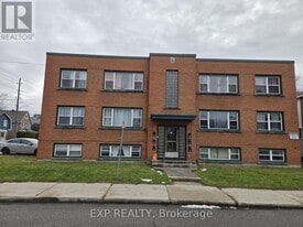 16 Bullman St in Ottawa, ON - Building Photo