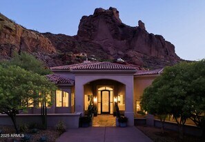 5718 N 54th St in Paradise Valley, AZ - Building Photo