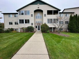 8610 S Jasonville Ct SE in Caledonia, MI - Building Photo