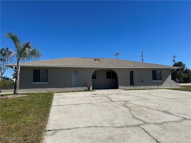 2105 SE 15th Pl in Cape Coral, FL - Building Photo - Building Photo