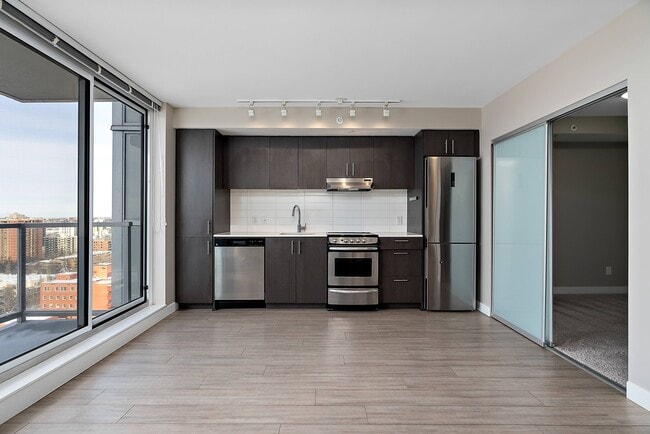 The Hendrix in Edmonton, AB - Building Photo - Building Photo