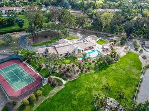 6658 La Valle Plateada in Rancho Santa Fe, CA - Foto de edificio - Building Photo