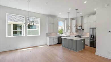 4621 Maxie St in Houston, TX - Building Photo - Building Photo