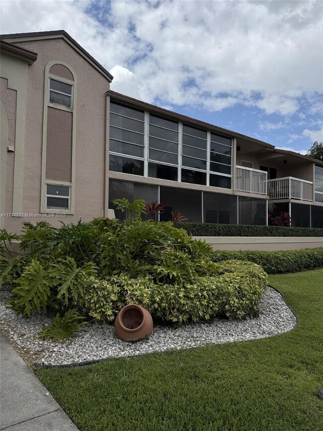 4760 NW 102nd Ave in Doral, FL - Building Photo - Building Photo