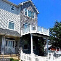 712 Mill St in Bridgeport, PA - Building Photo