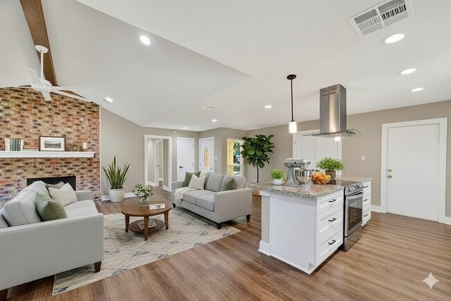 property at 2103 Woodway Dr