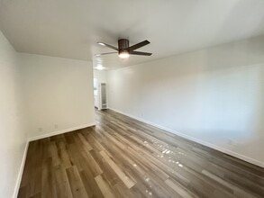 12706 Venice Blvd in Los Angeles, CA - Foto de edificio - Building Photo