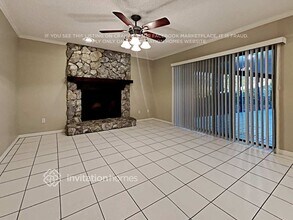 9102 Regents Park Dr in Tampa, FL - Foto de edificio - Building Photo