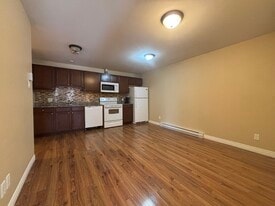 523 Canterbury Dr in Fredericton, NB - Building Photo