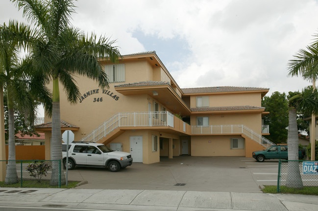 346 NW 57th Ave in Miami, FL - Foto de edificio - Building Photo