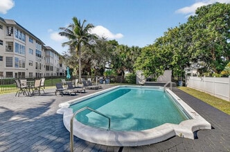 941 Crystal Lake Dr in Pompano Beach, FL - Building Photo - Building Photo