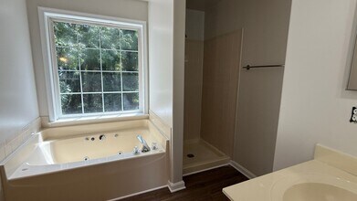 2002 Meadow Dr in Fredericksburg, VA - Building Photo - Building Photo