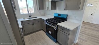 833 E 92nd St, Unit #4 in Los Angeles, CA - Building Photo