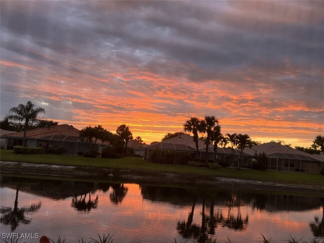 3019 Ellice Way in Naples, FL - Foto de edificio - Building Photo