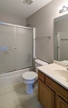 2310 Shiloh Dr in Aurora, IL - Building Photo - Building Photo