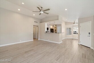 8835 W Michelle Dr in Peoria, AZ - Building Photo - Building Photo