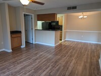 221 Lake Brook Cir, Unit 208 in Brandon, FL - Building Photo - Building Photo