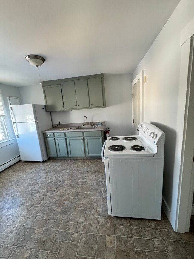 96 Frost St, Unit 301