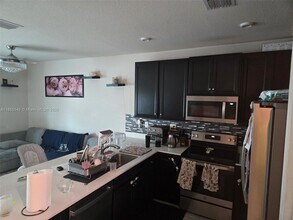 392 NW 11th Ct in Homestead, FL - Building Photo - Building Photo