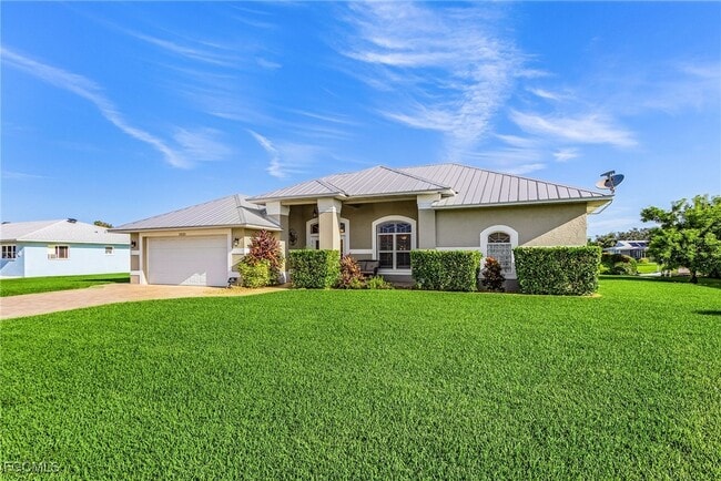 2031 Ottersrest Ln in Cape Coral, FL - Building Photo - Building Photo
