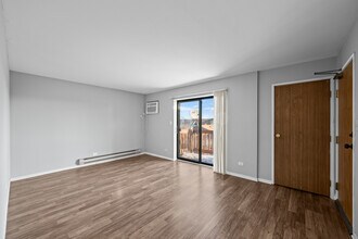 1324 Geneva Dr in Palatine, IL - Building Photo - Building Photo