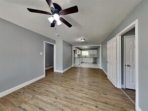 2343 E Pentagon Pkwy in Dallas, TX - Building Photo - Building Photo