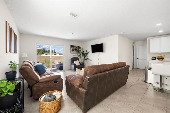 24672 NW 11th Pl in Newberry, FL - Building Photo - Building Photo