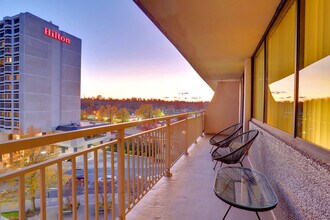 320 23rd St S in Arlington, VA - Foto de edificio - Building Photo