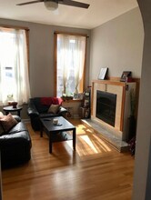 1368 W Evergreen Ave, Unit 4M in Chicago, IL - Foto de edificio - Building Photo