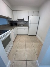 5201 Geneva Way, Unit 113 in Doral, FL - Building Photo - Building Photo