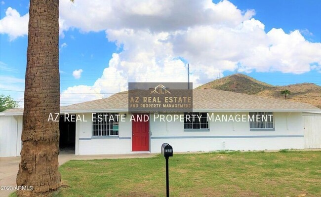property at 1526 W North Ln