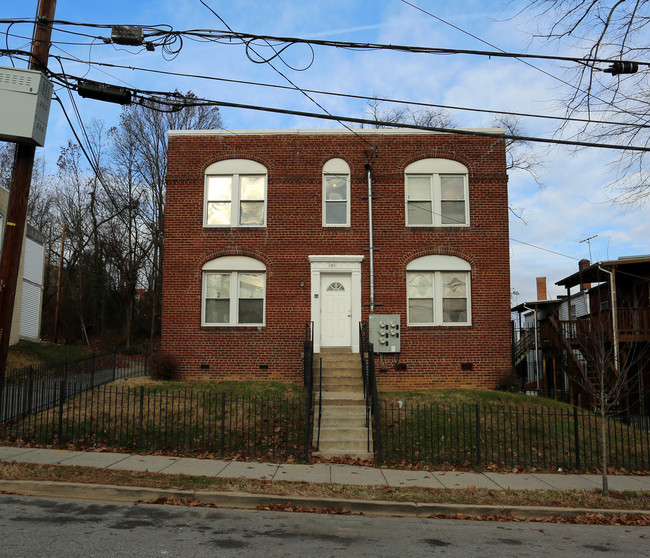 2805 28th St SE in Washington, DC - Foto de edificio - Building Photo