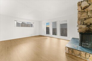 517 Ximeno Ave in Long Beach, CA - Building Photo