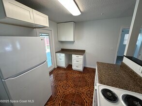 2033 Robinhood Dr in Melbourne, FL - Foto de edificio - Building Photo