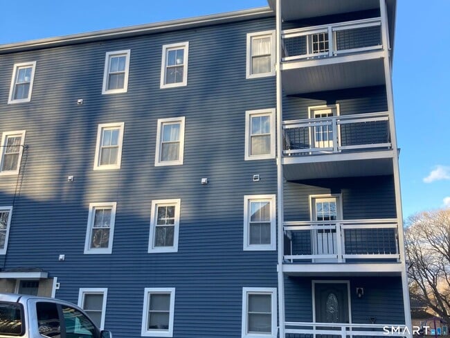 61 Main St in Thompson, CT - Building Photo - Building Photo